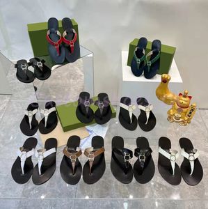 Tasarımcı Ayakkabı Klasik Terlik Kauçuk Düz Sandalet Erkekler Parmak arası Terlik Kadın Yaz Plaj Loafer'lar Metal Düğme Slaytlar Tembel Loafer Moda Bayan Sandalet Kutusu 35-46