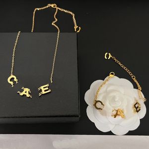 Pulseira de designers de colar de grife para mulheres conjuntos de jóias Brand Girl Girl Gift Jewelry Stamp Inoxless Aço Chain Chain Chain Colar Non Desbading Impermeável