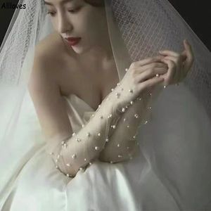 Chic Pearls Wedding Dress Gloves Bride Long Glove Photography Props Charmig Thin Section Simple Mesh Women Brudtillbehör CL2067