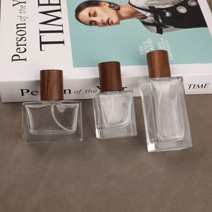 Parfümflasche 5 Stück 30 ml 50 ml Kappe aus Buchen- und Walnussholz Emrty Tragbare High-End-Parfüm-Sprühflasche aus geteiltem Glas Große Kapazität Ersatz 230323