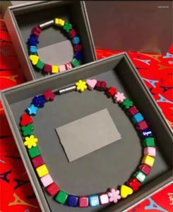 Kedjor Franska Paris Fashion Cube Beaded Necklace Color Men's and Women's Hip-Hop Street Tide Brand All-Match smycken Tillbehör