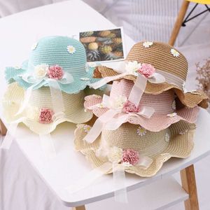 Caps Hüte Kinder Mädchen Breite Krempe Stroh Gewebt Sonnenschutz Strand Hut Weiße Blume Dekorieren Sommer Floppy Eimer Kappe Tragbare handtasche P230323