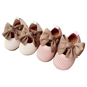 Sapatos atléticos 2023 Baby First Walkers Cloth Born Born Pram Girls Princesa Moccasins Bowknot Solid Soft