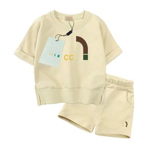 Lyxdesigner Kläder Set barn T-shirt korta byxor monogram mode Brittiskt modemärke sommar barnskatter och flickor bomull tvådelad