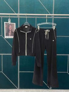 Kostym Tracksuit Cell Line Sports Wear Leisure Casual Fashion Luxury Brand Velvet Triumphal Arch broderi kvinnor Kort kappa hög midja t CBut