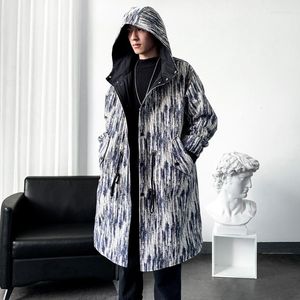 Herrgravrockar 2023 Autumn Winter Men's broderi Jacquard Trenchcoat Male Lose Casual Long Overcoat Högkvalitativ streetwear