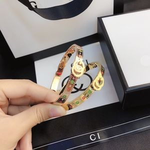 18k Gold Bangle Armband Womens Love Single Armband Designer Jewelry Letter Armband Retro Designer Bröllop Rostfritt stål Tillbehör Gift Bangle With Box