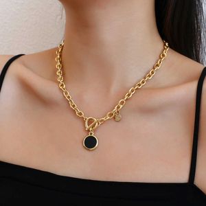 Pendant Necklaces AENSOA Gold Silver Color Acrylic Round Pendant Necklaces for Women Thick Chain Toggle Clasp Punk Collar Necklace Women's Jewelry Z0321
