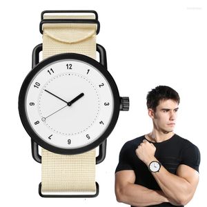 Avanados de punho Trendy Simple Canvas Nylon Band Watch Watch European e American Retro Fin Student Quartz Mens Classic estilo pulso