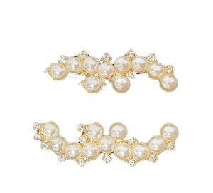 23SS Moda Brand Letter Designer Broches Pins de lapela Hollow Pearl Pin Wedding Party Metal Jewerlry Acessórios Presente com Figura