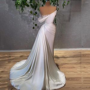 Festklänningar White Charming Elegant Mermaid Prom Pearls With Long Train Women Formella bröllopsklänningar Plus Size Custom Made