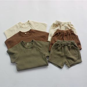 Pantaloncini a maniche corte con colori corti estivi per bambini