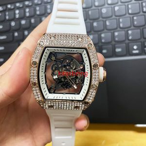 새로운 2023 다이아몬드 남자 시계 스포츠 레저 여자 시계 중공 다이얼 디자인 실리콘 쿼츠 시계 공장 판매