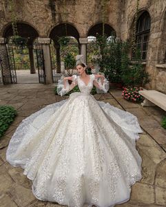 Luxuriöse Ballkleid-Hochzeitskleider mit V-Ausschnitt, langen Ärmeln, Pailletten, Applikationen, 3D-Spitze, Blumen, Perlen, bodenlang, Rüschen, Reißverschluss, Brautkleider, Übergröße, Vestido de Novia