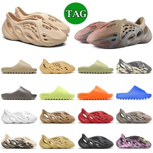 Diseñador zapatillas para hombres mocasines deslizantes de mujeres molduras integradas sandalias de color mixto de zapatillas deslizadoras zapatillas de playa zapatos de espuma en el hogar talla unisex 36-47 zapatos