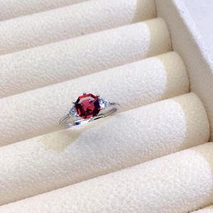 Pierścienie klastra 2023 6 mm czerwony granat srebrny pierścionek dla młodej dziewczyny certyfikowaną naturalną modę 925 Dobry prezent