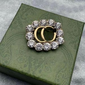 Retro Luxury Diamond Pearl Brooch Brooch Designer Brooches для женщин очарование свадебного подарка Высококачественный аксессуары ювелирных изделий.