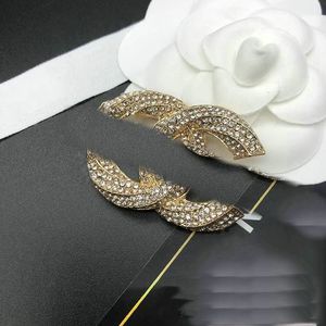 Famoso marchio di design Luxurys Desinger Spilla Donna Strass Perla Lettera Spille Pin Accessori per gioielli di moda