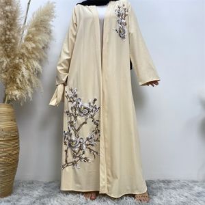 Etniska kläder Mellanöstern Fashion Simple Women's Embroidered Loose Laceup Cardigan Robe Women Abaya Elegant Dress Turkiet Muslim 230324