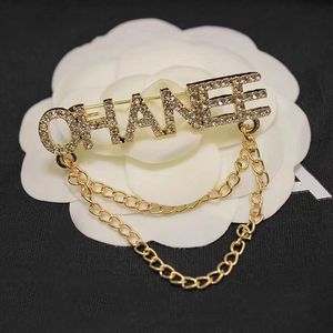 Double Letter Brosch Classic Designer Märke Brosches Gold Plated Chain for Women Charm Wedding Party Jewelry Accessorie