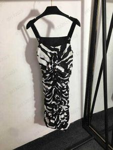 Vestidos femininos letra de retalhos letra de tenda sem mangas Vestido de suspensão colisão colisão colisão zebra impressão slim versão de moda maxiskit vestidos para mulher