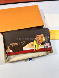 2023 Nya modemän Purse Card Women Clutch Lady Lads Long Wallet Leather Single dragkedja Plånböcker Lyxiga kornkalvfoder med lejonmönster Purse M60017