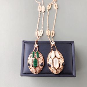 Collezione di design Collane con ciondolo nuovo stile Donna Lady Diamante Madreperla Malachite placcata oro Occhi azzurri Testa di serpente Simil-serpente