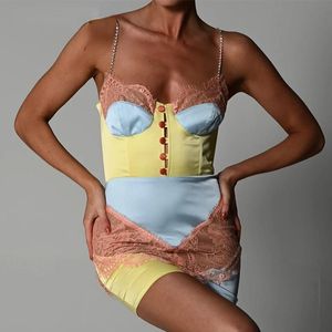 Sıradan Elbiseler Dantel Patchwork Bodycon Mini Parti Elbise Zincirleri Strap Sexy Satin Kadın Y2K Gece Kulübü Sokak Giydirme