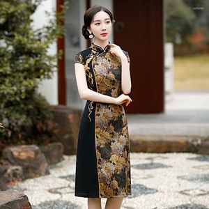 Etniska kläder vår elegant mandarin krage broderi skarvning satin kinesiska kvinnor qipao sexig kort ärm cheongsam