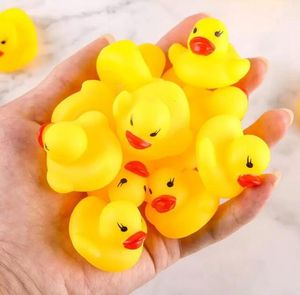 3000pcs favore di partito moda acqua da bagno anatra giocattolo bambino piccolo ducktoy mini anatre di gomma gialla bambini che nuotano in spiaggia regali regalo