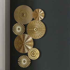 Obiekty dekoracyjne figurki lekkie luksusowe okrągłe złote dekoracje ścienne wiszące metal nieregularny dysk kutego żelaza w stylu retro trend wystrój domu wisiorki 230324
