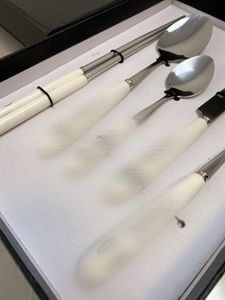 Set di stoviglie di lusso Segnaletica coltello forchetta cucchiai bacchette e cucchiaio da dessert 5 pezzi 1 set di posate materiale in acciaio inossidabile 304 per la nuova cena regalo per la casa