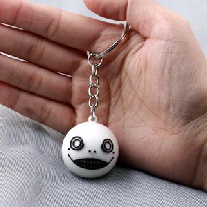 Keychains Nier Automata Robot 2B Emil No.2 Silikon Keychain för män Kvinnor Vit Ball Rubber Key Ring Chaveiro Fans Collectible Jewelry