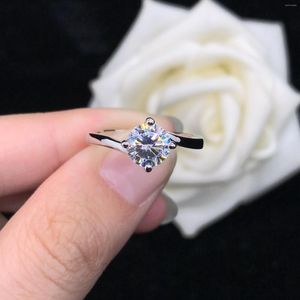 Klusterringar 0,5ct rundklippta diamantring för kvinnor bröllop smycken fast platina 950 R122