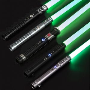 LED Swordsguns 80cm RGB Metal Küçük Işın Kılıcı 12 Renk 6 Ses Yazı Tipleri Lazer Kılıç Cosplay Prop Heavy Dueling Sabre de Luz Çocuklar için Oyuncaklar 230323