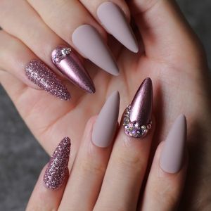 Falsche Nägel Falsche Nägel Stiletto Nude Künstliche Nägel Künstliche Nägel aus Rosenmetallkristall, roter Glitzer, komplettes Set, Long Go Custom Salon Burgunderrot zum Aufdrücken der Nägel 230325