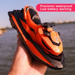 ElectricRC Boats Mini RC Boat 24G 50 Meters Remote Control Distance Summer Water Splashing Electric MotorBoat Children's Toy Gift 230325