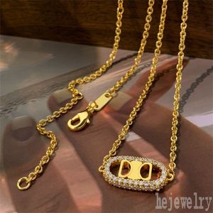 Diamantes de colar de ouro do nariz de porco comprido Diamantes embutidos de designer de latão único fino para mulheres Brincos pequenos da moda Brincos simples ZB051 E23