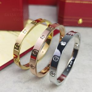 Armreif mit 4 Diamanten, Größe 16–20 cm, T0P-Material, Damen-Designer für Herren-Armband, vergoldet, Schraubenvorsprung entspricht der offiziellen europäischen Größe 025