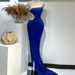 Sexig Royal Blue Prom klänningar En axel ärmlös delad Celebrity Party Evening Dress for Women Custom Made Vestido de Fiesta