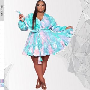 Plus Size Kleider Mode Minikleid Print V-Ausschnitt Sexy Langarm gewebt Tie Dye Gürtel Swing 4XL 5XL Plus Size Damen Kleider Großhandel Drop 230325