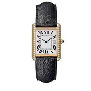男性のための時計ファッションカップルの時計は高品質の40mm輸入ステンレス鋼製クォーツレディースエレガントなノーブルダイヤモンドテーブル防水ウォートウォッチで作られています