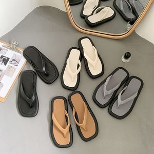 Slippare Summer Flip Flops Slippers Fashion Korean Antislip Flat Sandals For Women Semesterutflykt Casual Clip Toe Slides PVC 230325