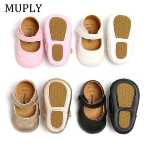 Pierwsze spacerykery Baby Moccasins Baby Girl Buty pu skórzane buty miękki Sole Anti-Slip First Walkers Born Girls Różowe białe buty 230325