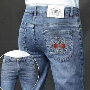 Designer di jeans maschile versione blu primavera coreana pantaloni a gamba corta slim fit medusa ricamato qjtw