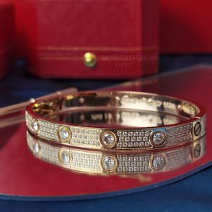 Love Bangl Gold Plated Bangle For Woman Designer Pararmband Set Crystal 18K T0p Quality Högsta Counter Classic Style Fashion Luxury Exquisite Gift