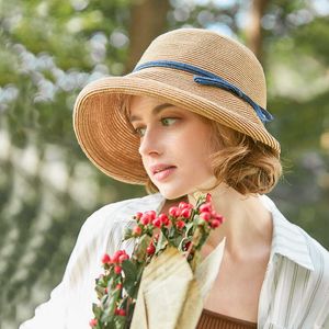 Breda randen hattar Hepburn stil stråhattar för kvinnor ålder reduktion lockig kant sol hatt kvinnlig sommar beh bucket hatt japan semester party bassin cap p230311