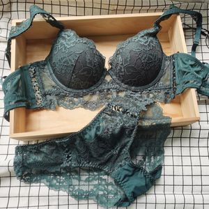 BRAS -uppsättningar Push Up Lace BH och trosor Set underkläder med bandage -medelfodrade kvinnor Underkläder A B C D Cup White Red Black Green 230325