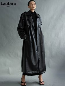 レディースジャケットラウタロ秋、女性スリーブベルトのためのロングサイズの黒いフェイクレザートレンチコート二重胸肉ルーズファッション230324