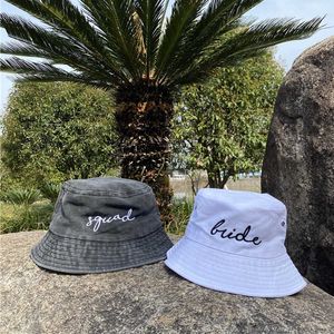 Breite Krempe Hüte Bride Squad Stickerei Washed Denim Bucket Hats für Frauen Hochzeit Bhelorette Partyhut Team Bride To Be Bridesmaid Caps Geschenke P230311